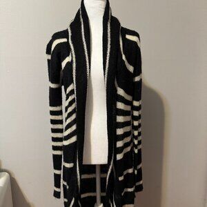Quinn Women's Medium Black & White Striped Cardigan - Good Condition